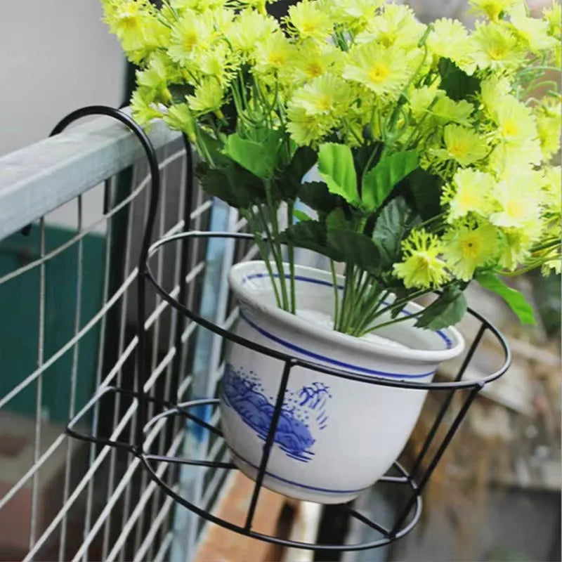BowLift | Practical plant pot holder with stable metal frame for balcony and terrace