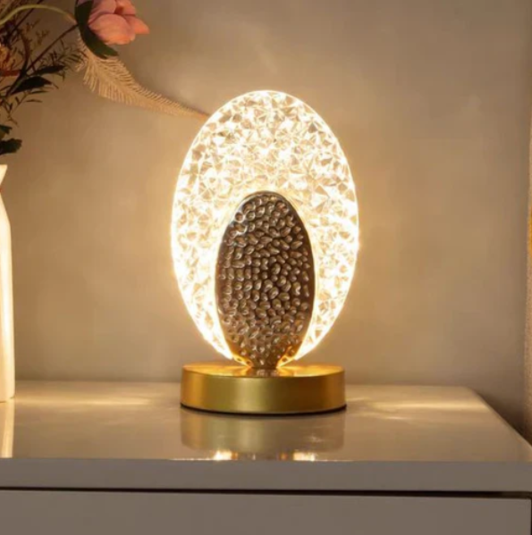 BowLift | Elegant table lamp in peacock design