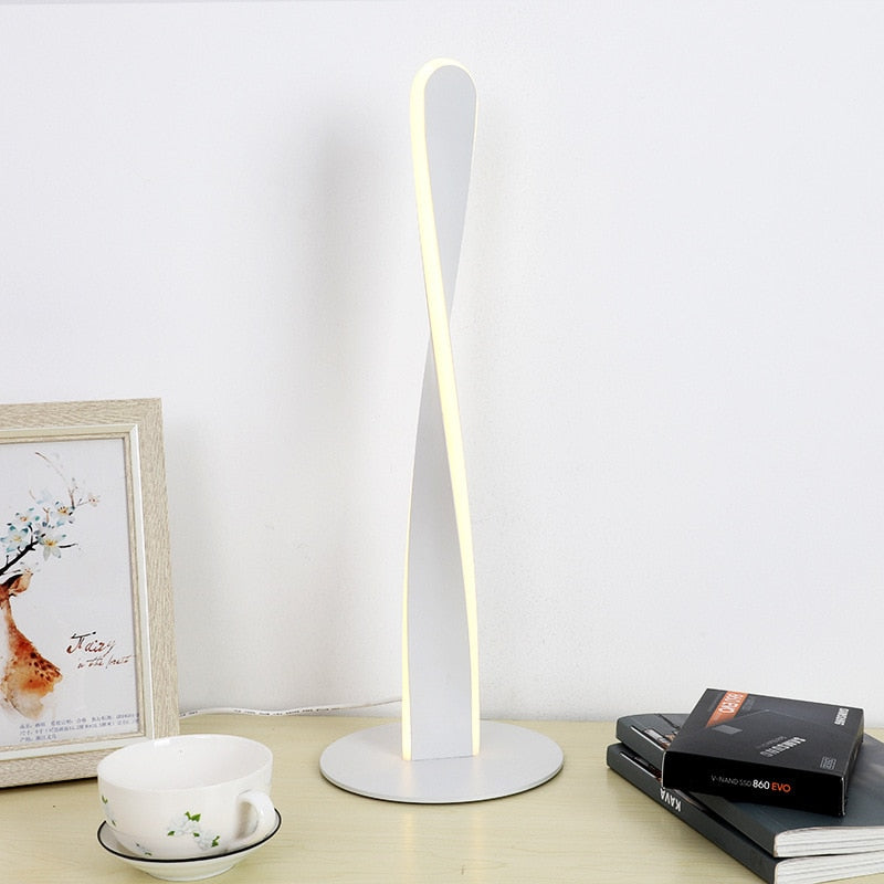 BowLift | DimLume – Aluminum Desk Lamp with Flexible Dimming Function