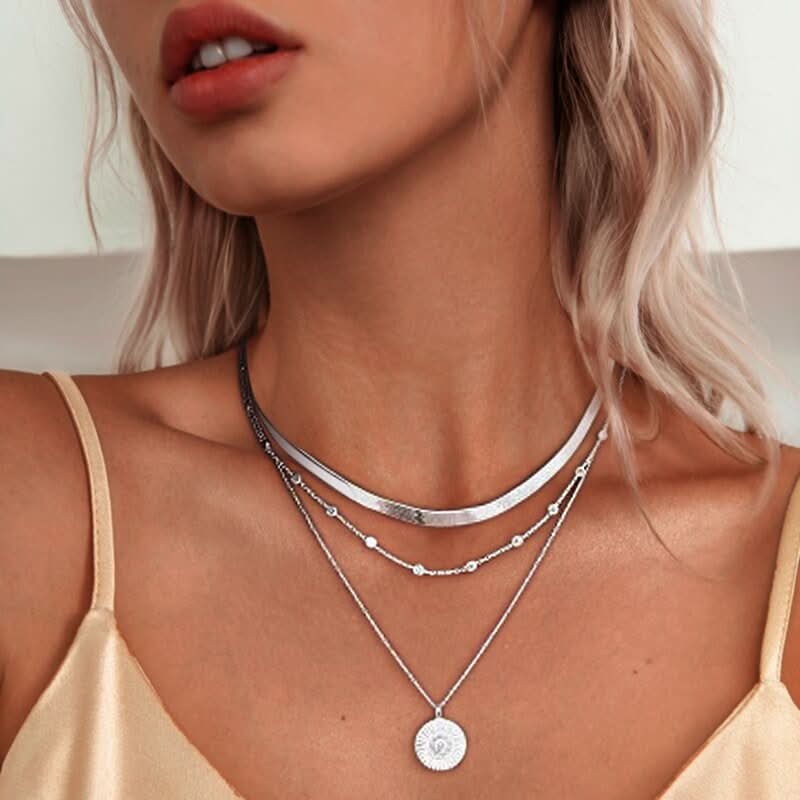 BowLift | Elegant silver triple necklace for style & self-confidence