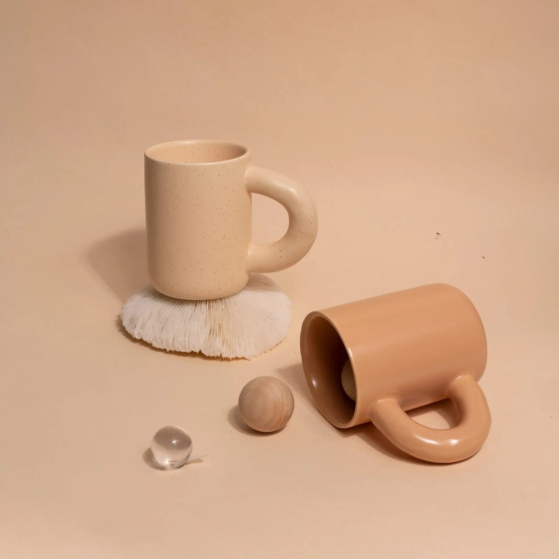 BowLift | Simple solid ceramic mugs
