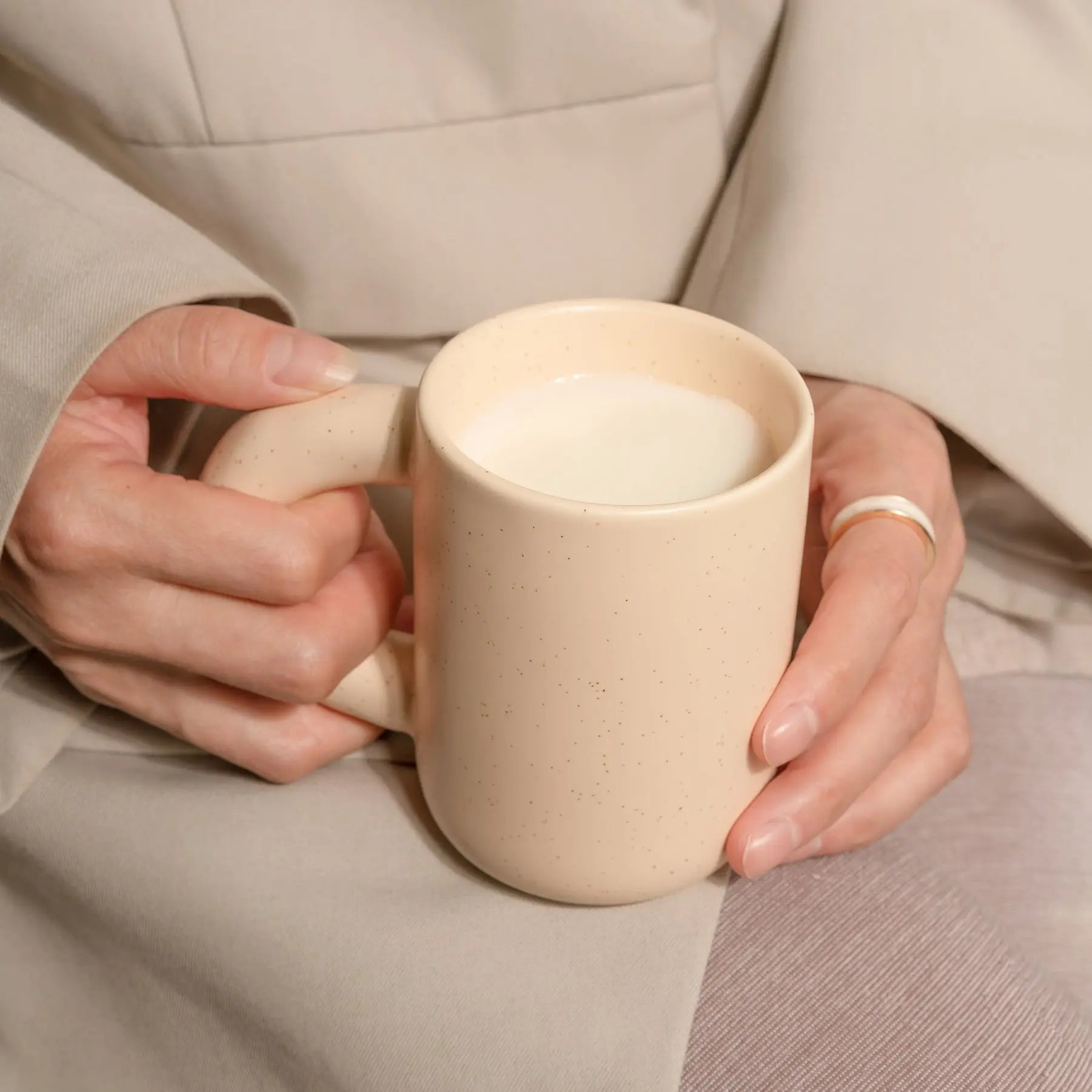 BowLift | Simple solid ceramic mugs