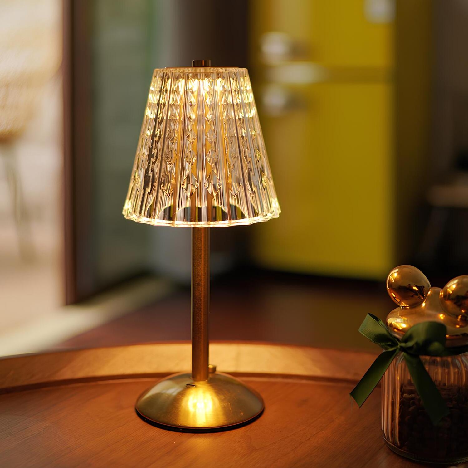 BowLift | Golden Crystal Table Lamp