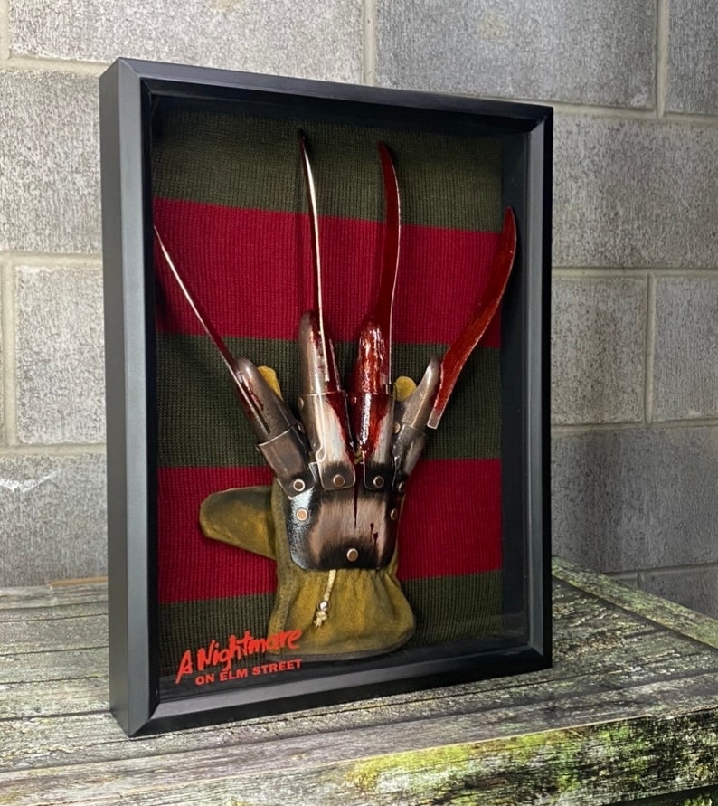 BowLift | Freddy Krueger Metal Glove & Sweater Shadow Box Horror Movie Prop Memorabilia Collectible A Nightmare On Elm Street Freddy Decor Halloween