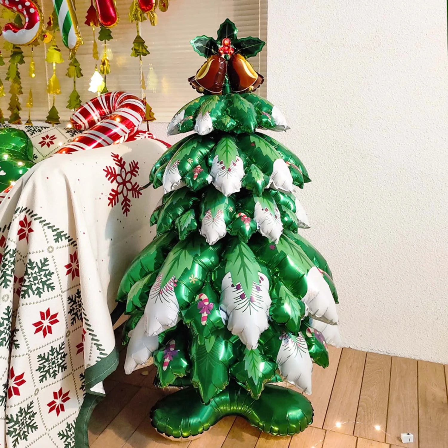 BowLift | Festive Standing Christmas Tree Balloon – Shimmering Aluminum Film Decoration for Holiday Parties & Cheerful Home Décor