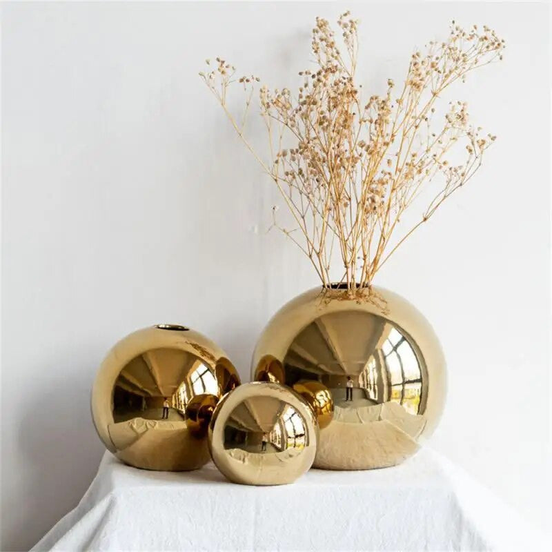 BowLift | Golden Ball Vase