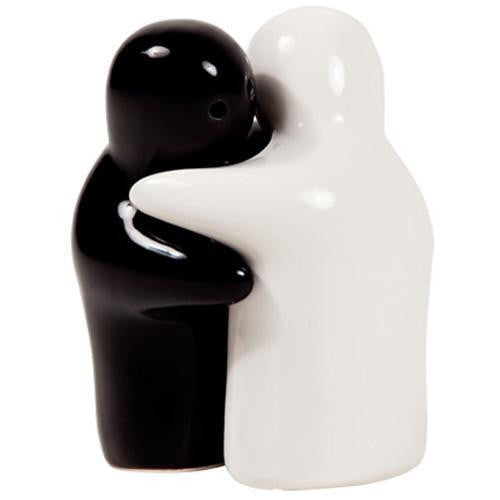 BowLift | Embracing salt and pepper mills
