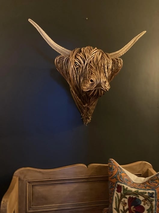 BowLift | HighlandCharm – Rustic Cow Head Wall Decoration for a Unique Home