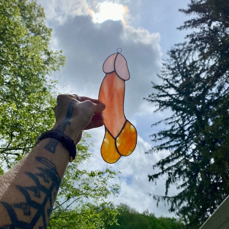 BowLift | Fun Suncatcher made of colorful glass Penis