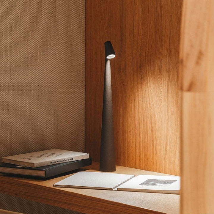 BowLift | Sculpting table lamp