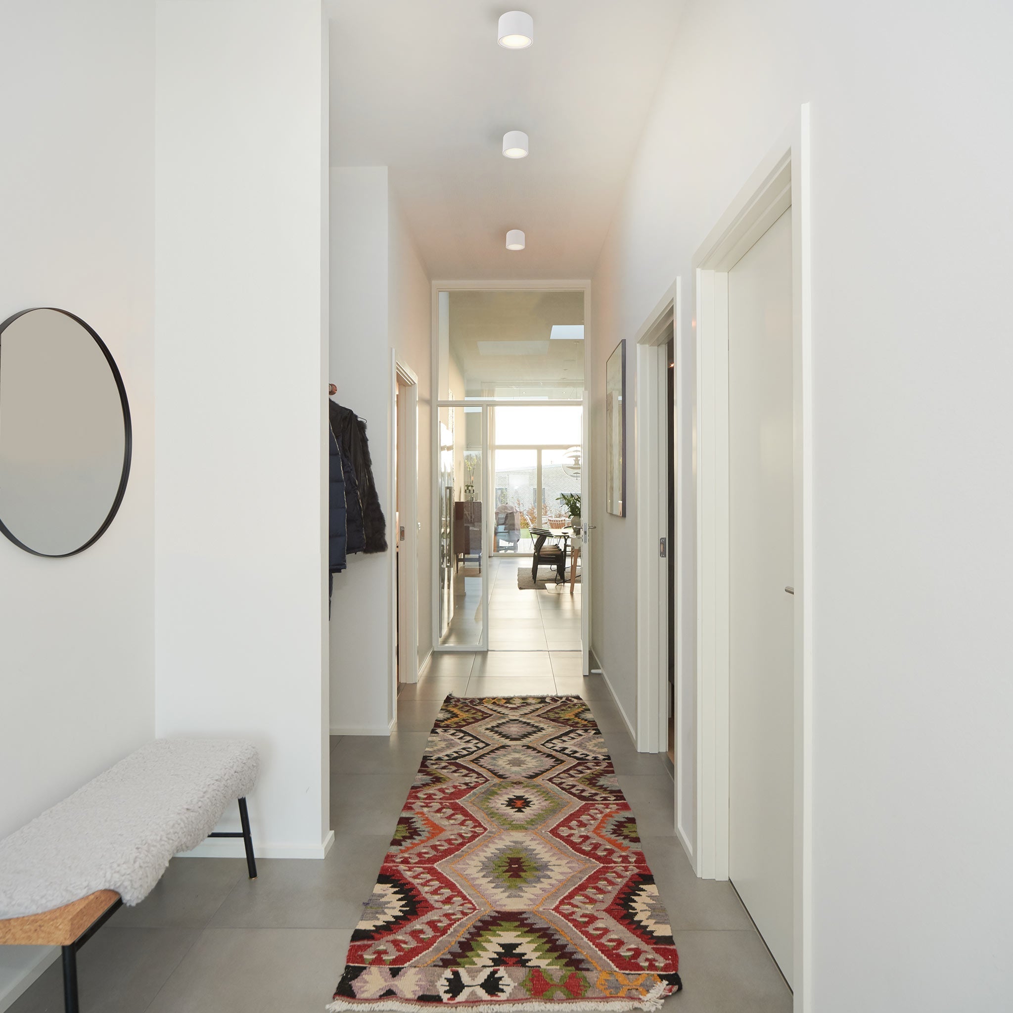 BowLift | Delicate light in minimalist style