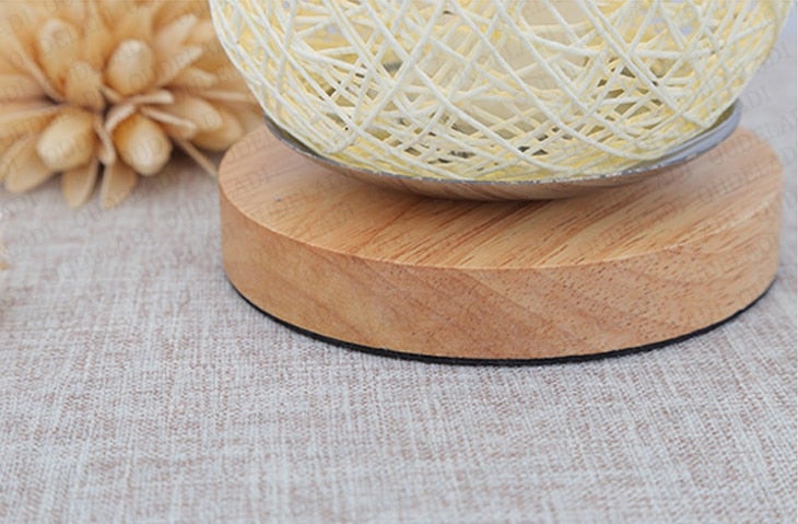 BowLift | Table lamp made of rattan wood