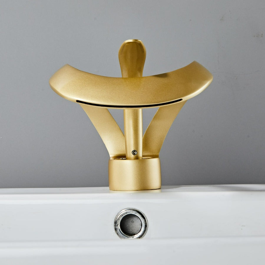 BowLift | Modern curved bathroom faucet