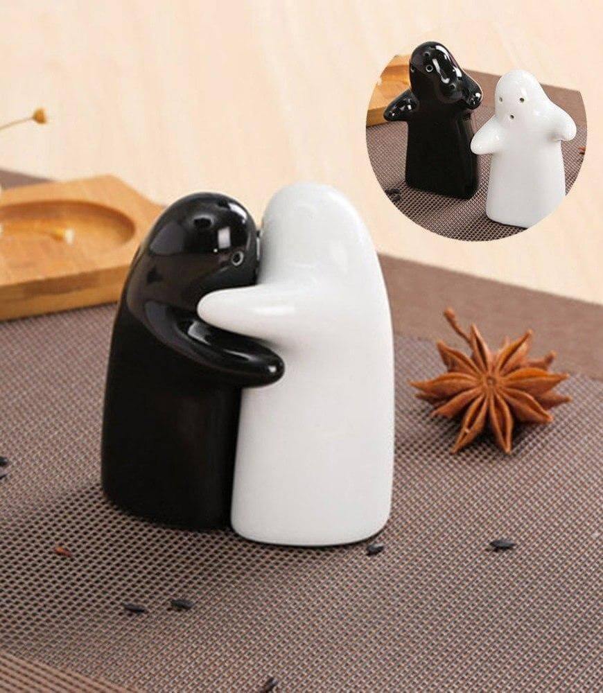 BowLift | 2PCS Love Hug Seasoning Shakers Sets