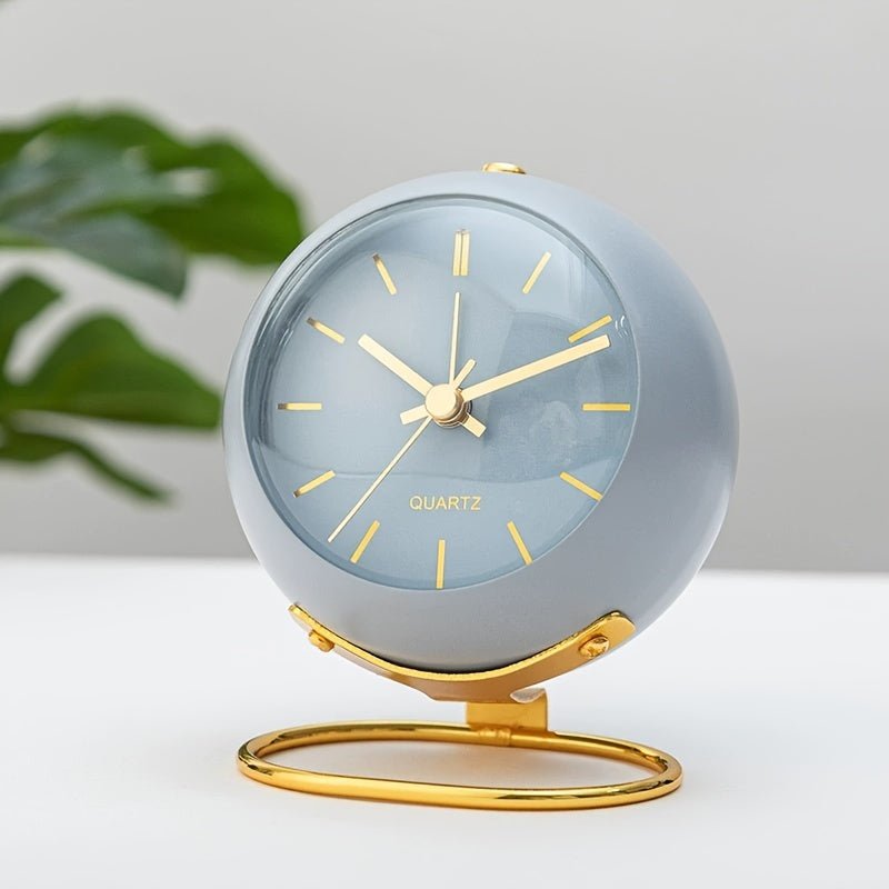 BowLift | Buzzley Retro Silent Alarm Clock – Vintage Metal Analogue Clock with Night Light