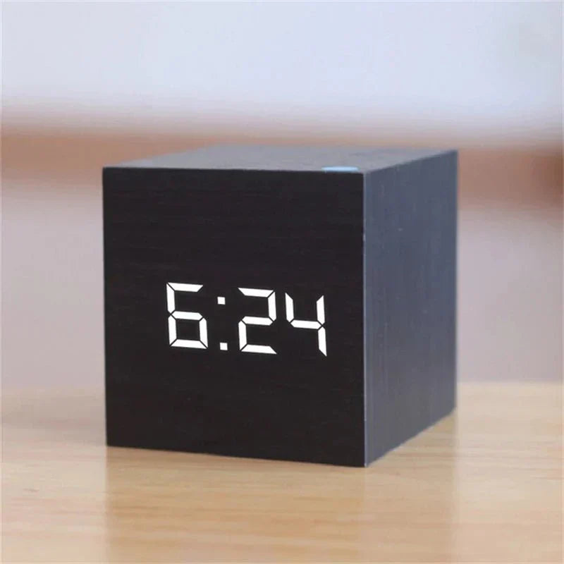 BowLift | Digital LED Clock in Retro Style