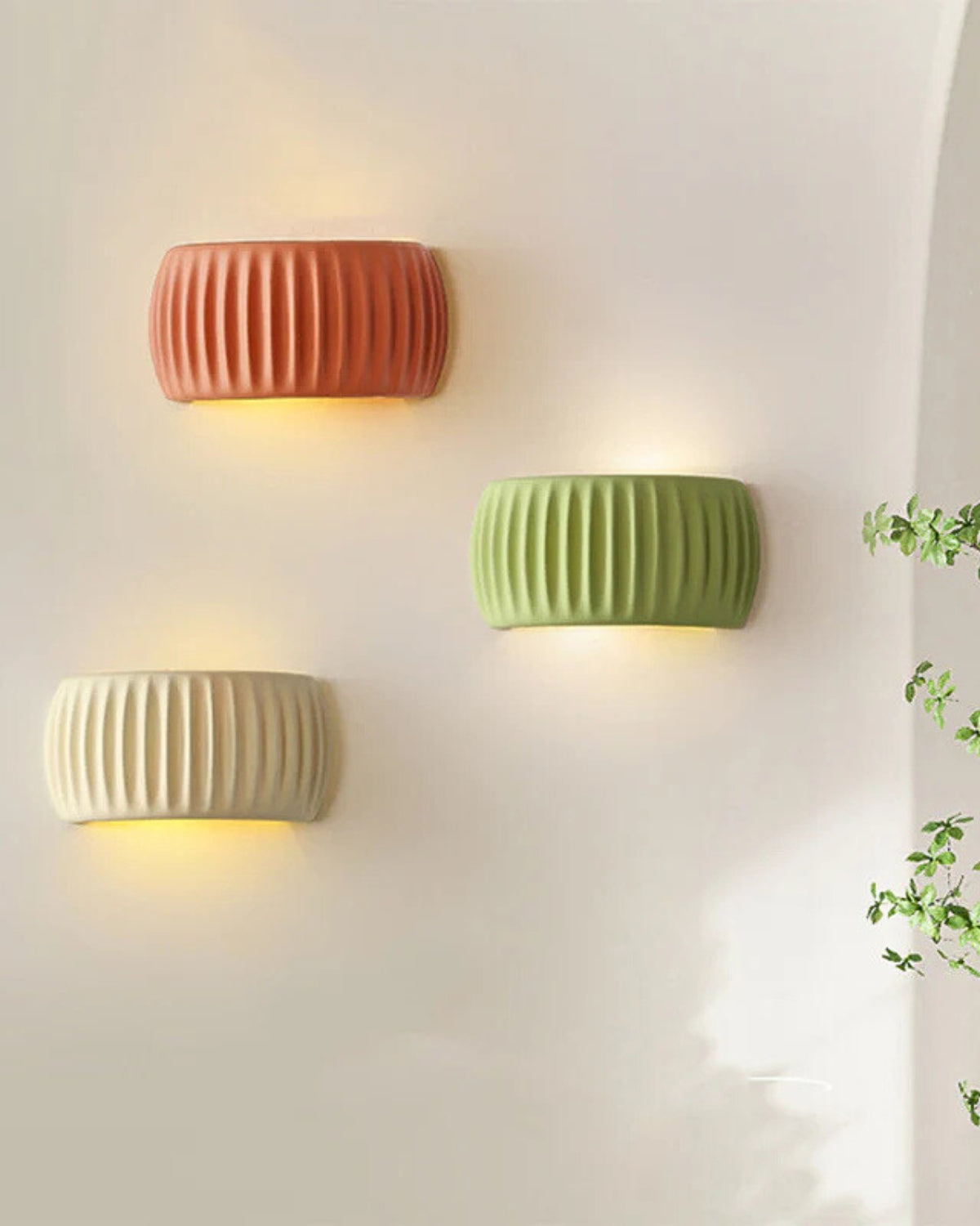 BowLift | Designer Wall Lamp with Wavy Accent