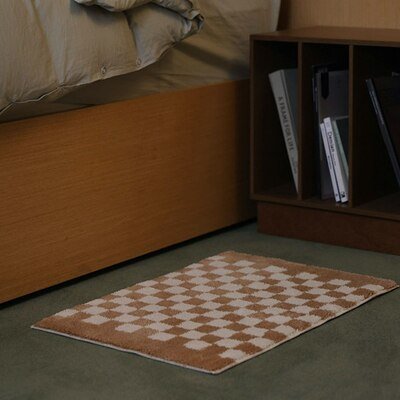 BowLift | Soft, fluffy bathroom rug with check pattern