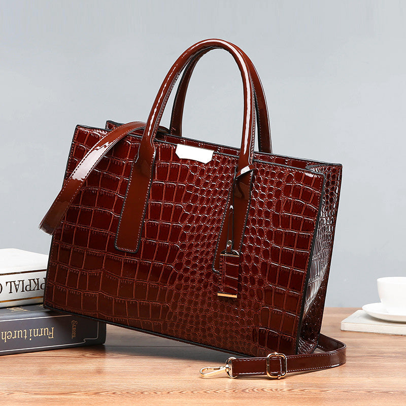 BowLift | Bag with crocodile embossing.
