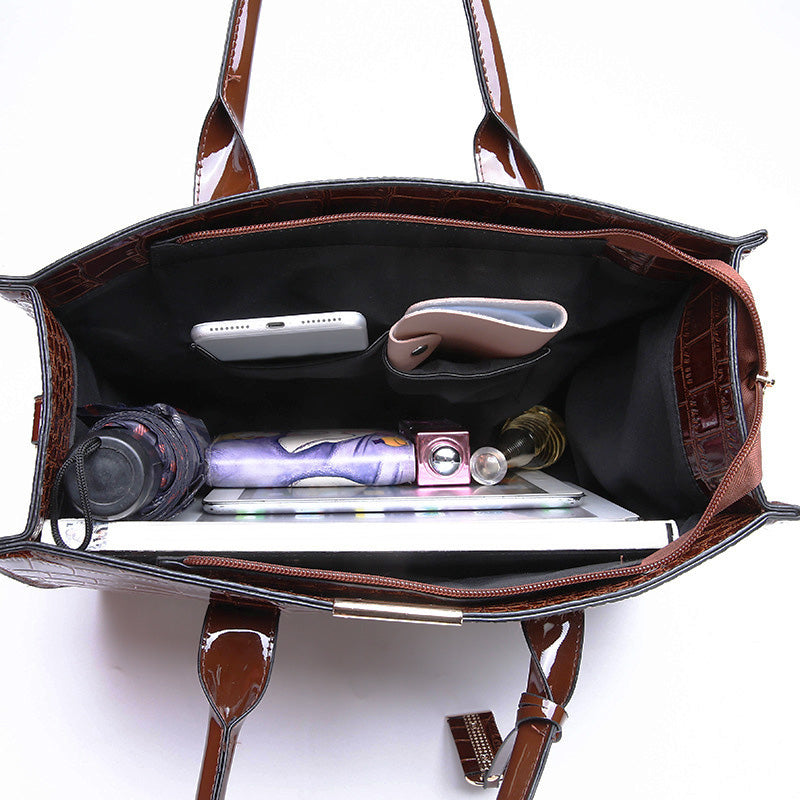 BowLift | Bag with crocodile embossing.