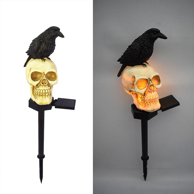 BowLift | Crow skull solar lamp for the garden
