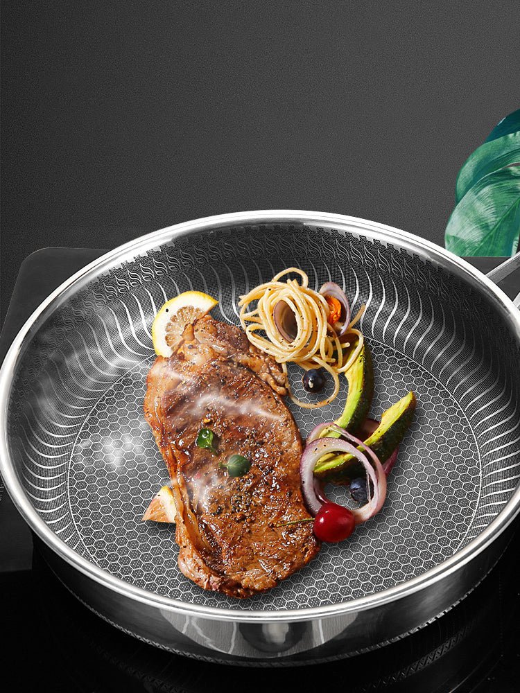 BowLift | FERROFLAME – Stainless Steel Frying Pan with Honeycomb Heat Distribution