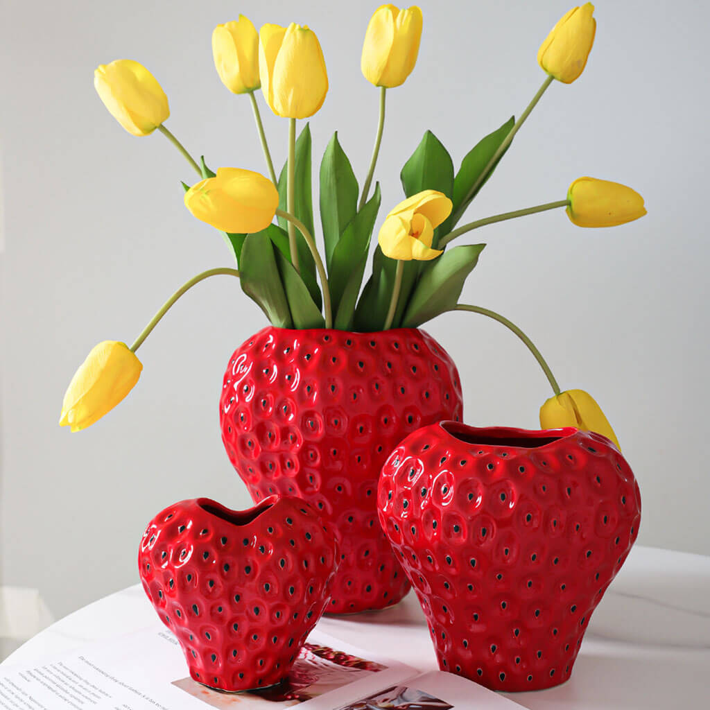 BowLift | Strawberry-structured ceramic vase