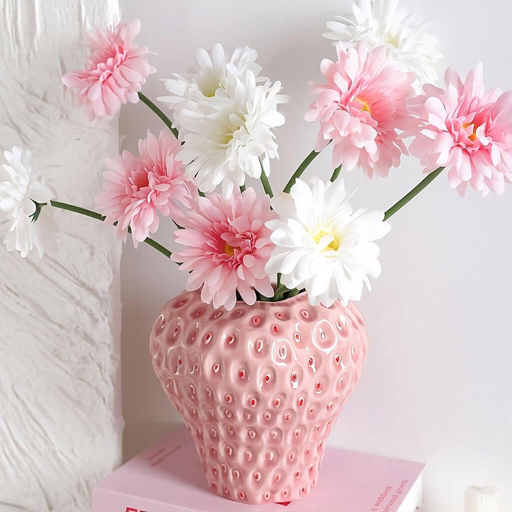 BowLift | Strawberry-structured ceramic vase