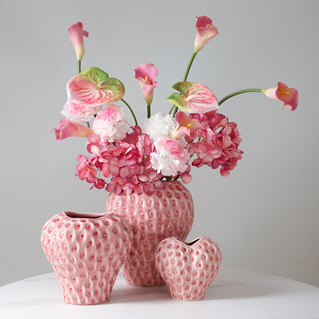 BowLift | Strawberry-structured ceramic vase