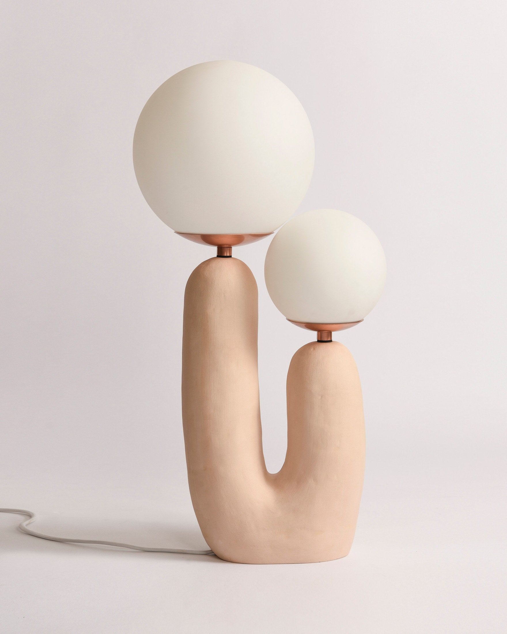 BowLift | Contemporary Style Table Lamp with Natural Accent