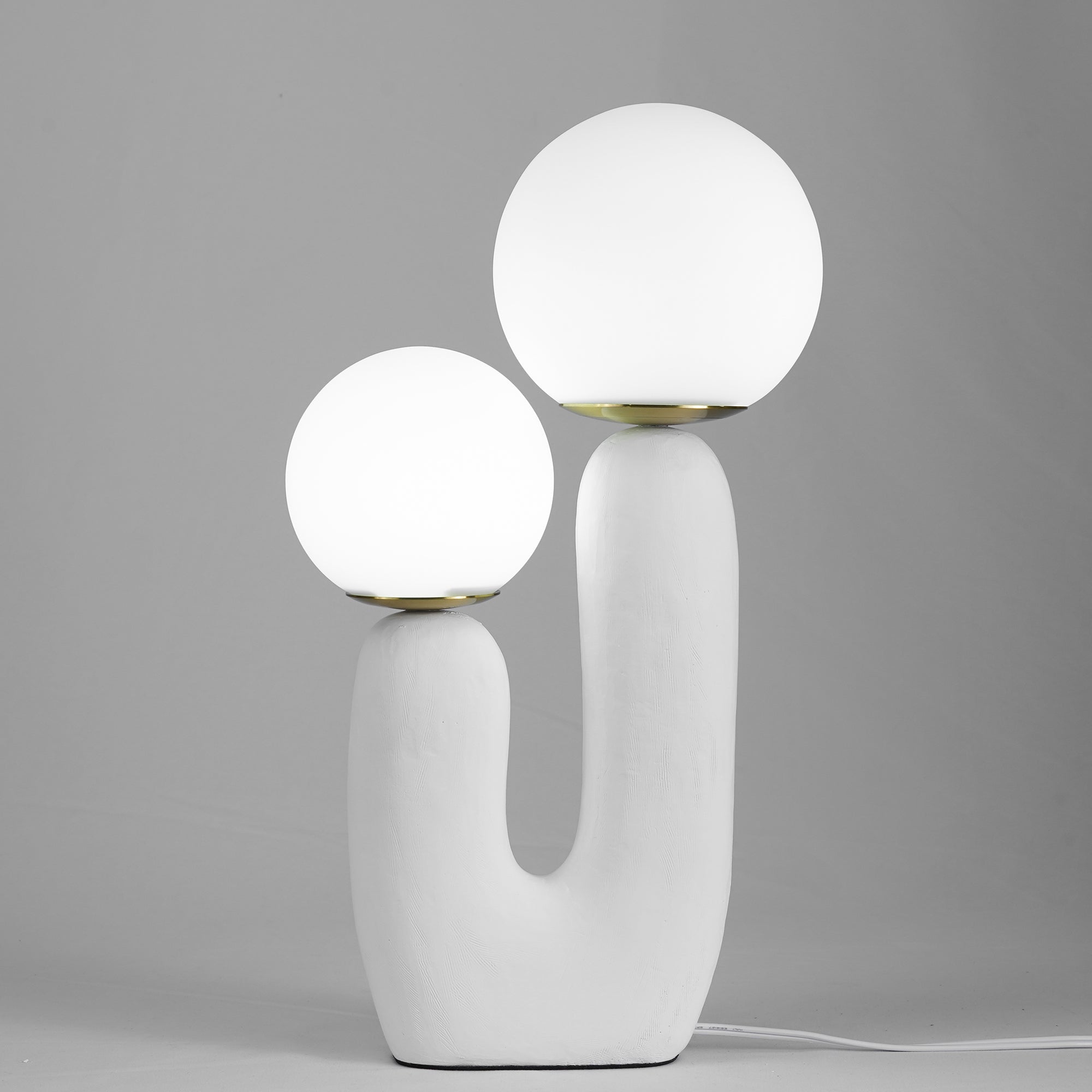 BowLift | Contemporary Style Table Lamp with Natural Accent